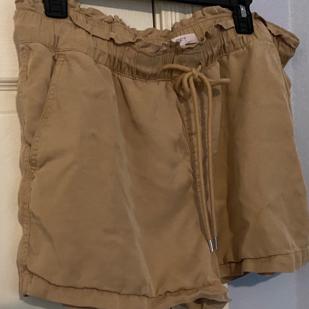 Loft tan Emory  shorts XL